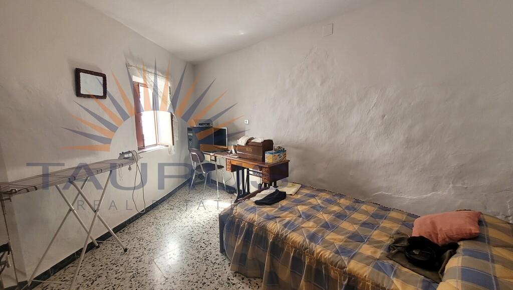 House for Sale in Salares