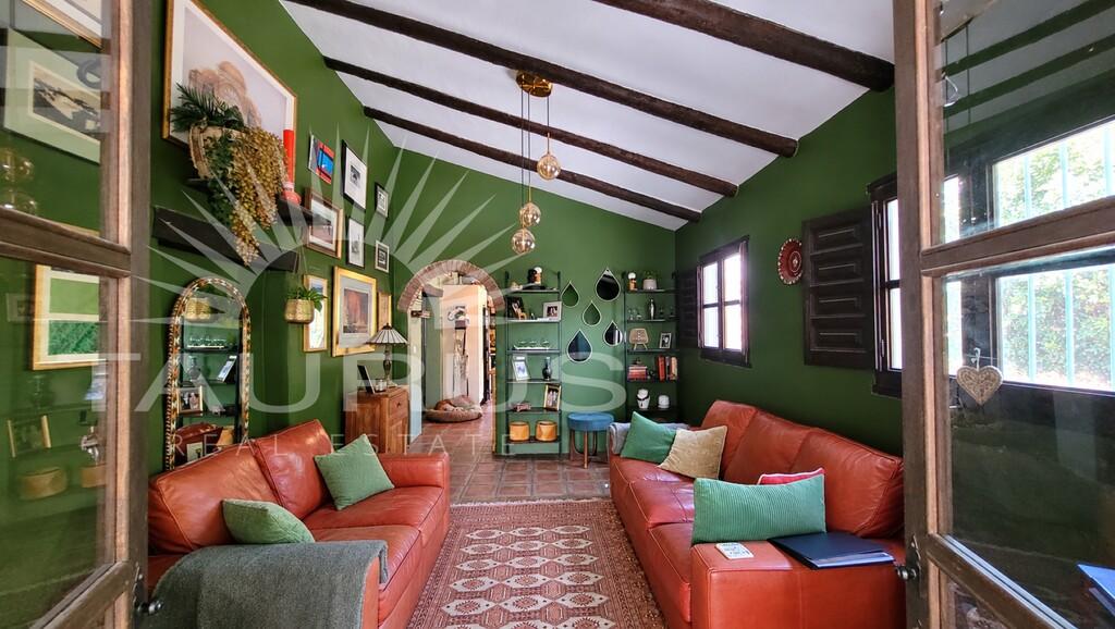 Villa for Sale in Árchez