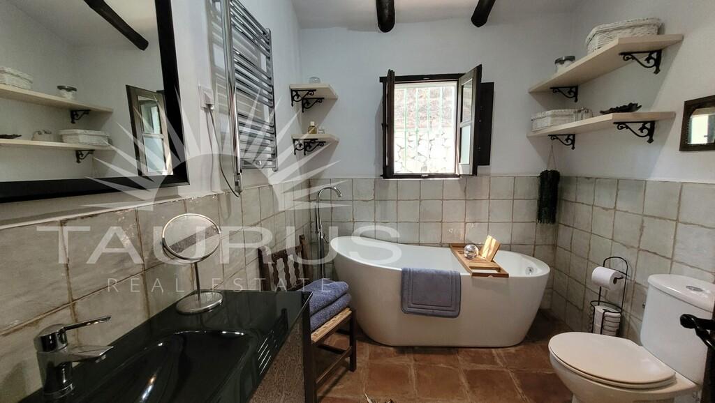Villa for Sale in Árchez