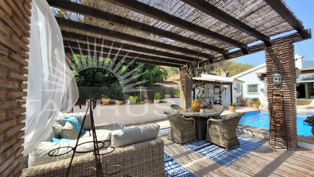 Villa for Sale in Árchez