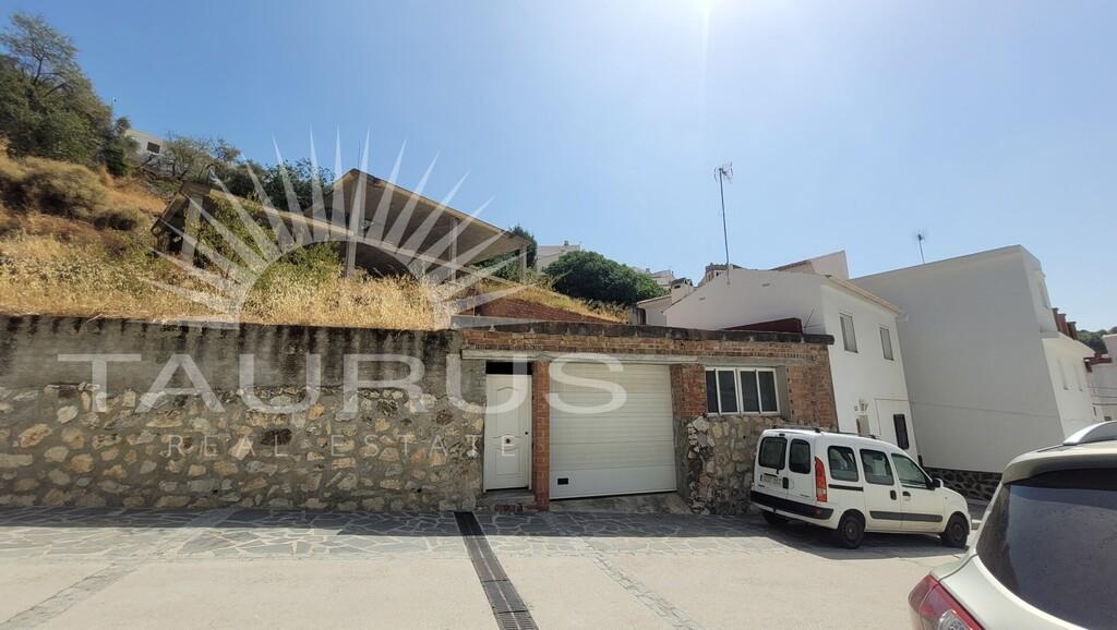 Plot for Sale in Salares