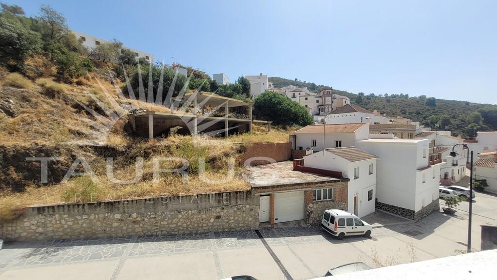 Plot for Sale in Salares