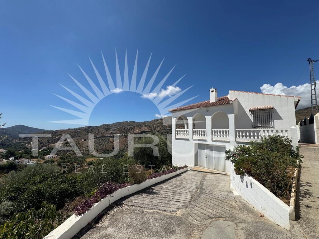 Villa for Sale in Canillas de Albaida