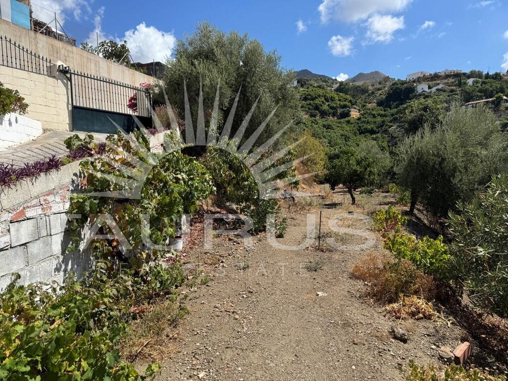 Villa for Sale in Canillas de Albaida