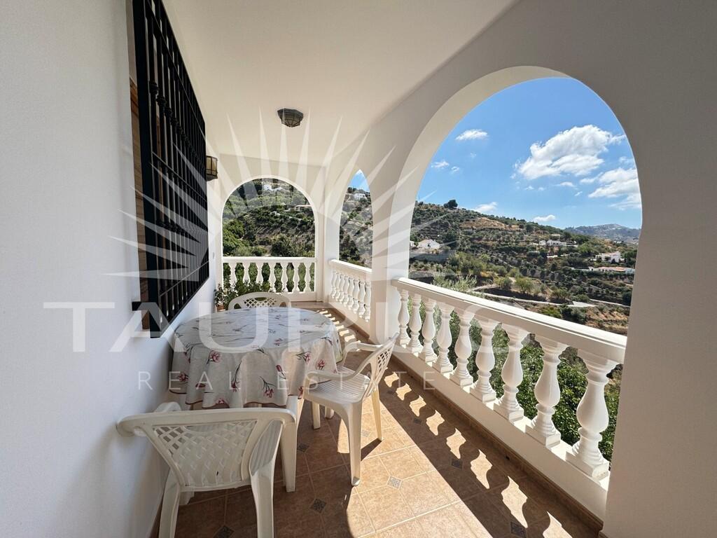 Villa for Sale in Canillas de Albaida