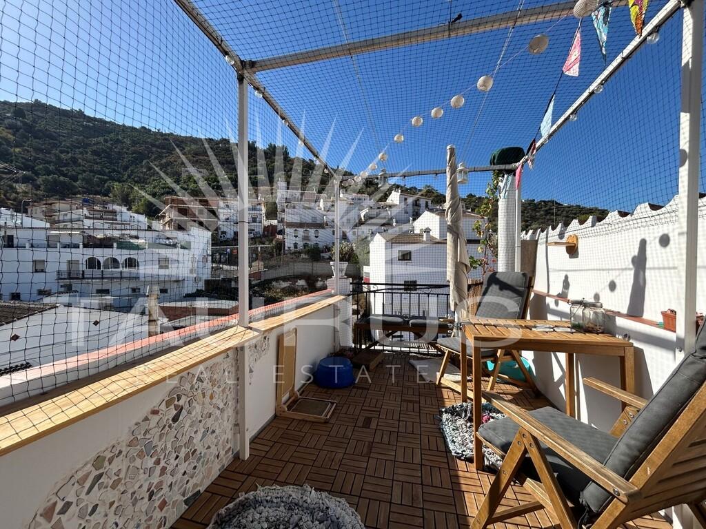 House for Sale in Sayalonga