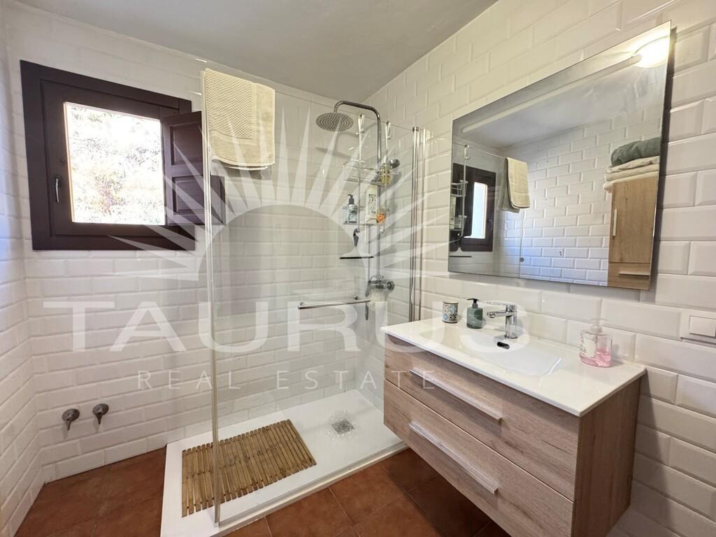 Villa for Sale in Árchez