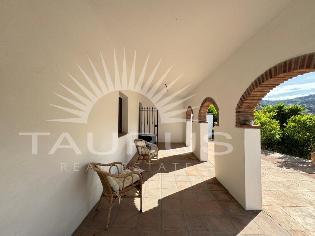 Villa for Sale in Árchez
