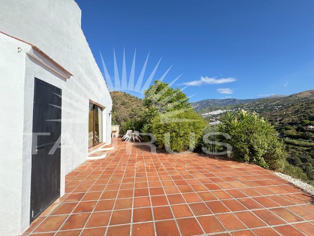 Villa for Sale in Árchez