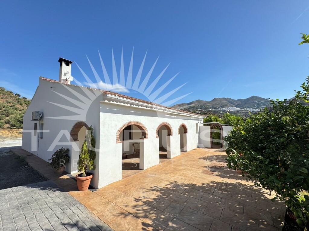 Villa for Sale in Árchez