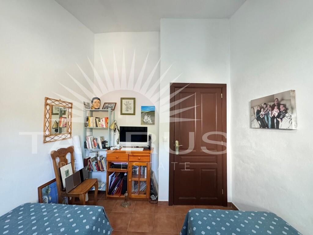 Villa for Sale in Árchez