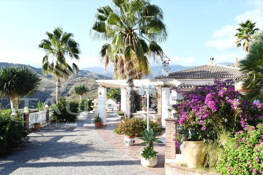 Villa for Sale in Cómpeta