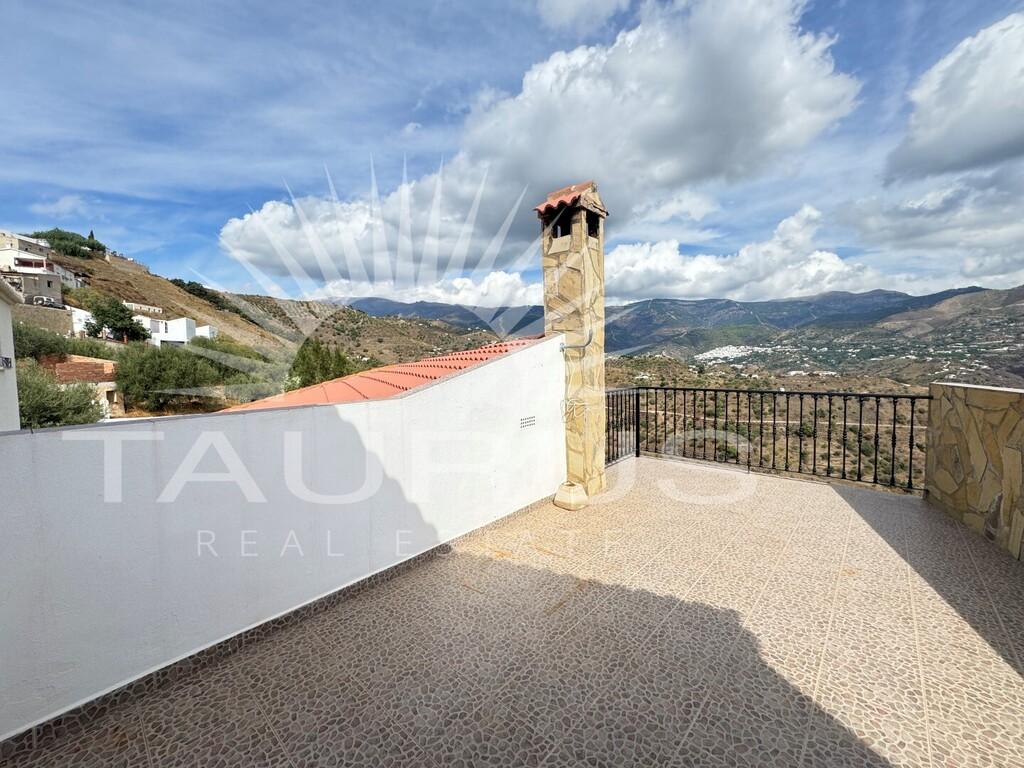 House for Sale in Sayalonga