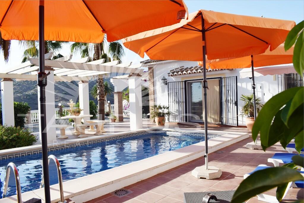Villa for Sale in Cómpeta