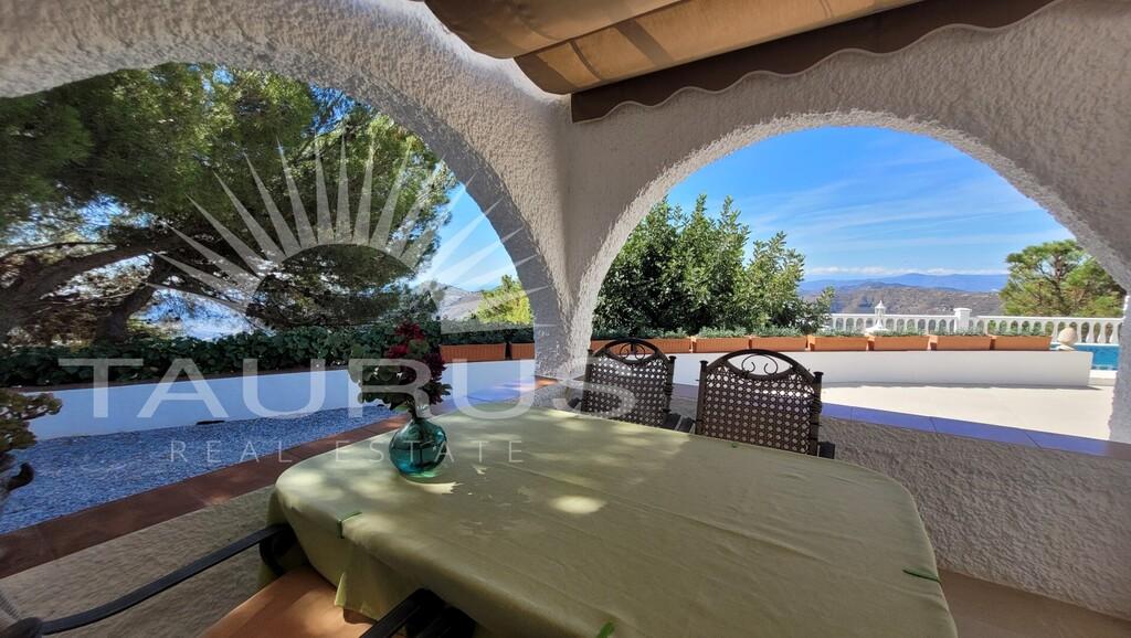 Villa en Venta en Cómpeta