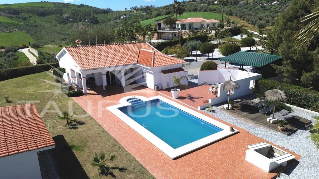 Villa en Venta en Viñuela