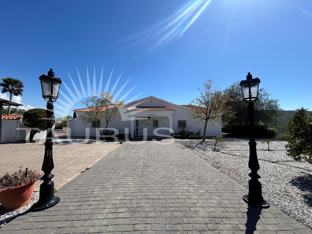 Villa en Venta en Viñuela