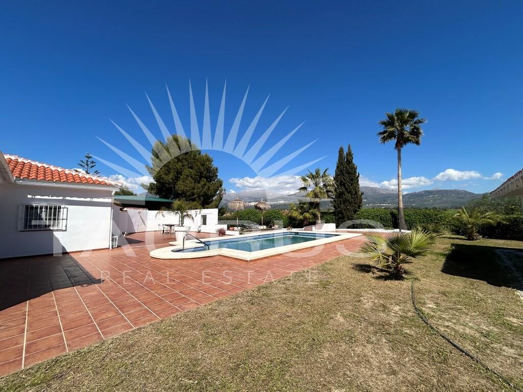 Villa en Venta en Viñuela