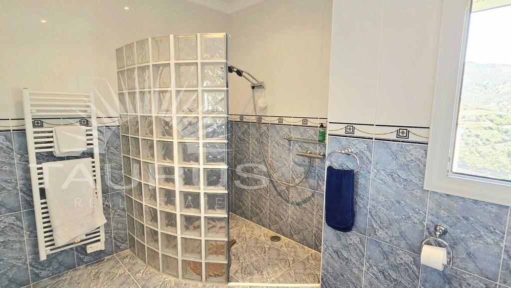 Villa for Sale in Árchez