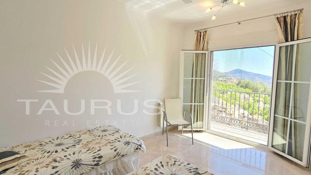 Villa for Sale in Árchez