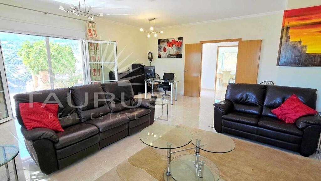 Villa for Sale in Árchez