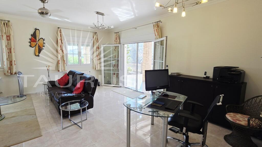 Villa for Sale in Árchez