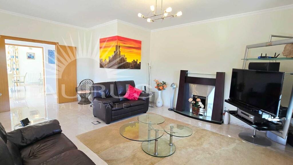 Villa for Sale in Árchez