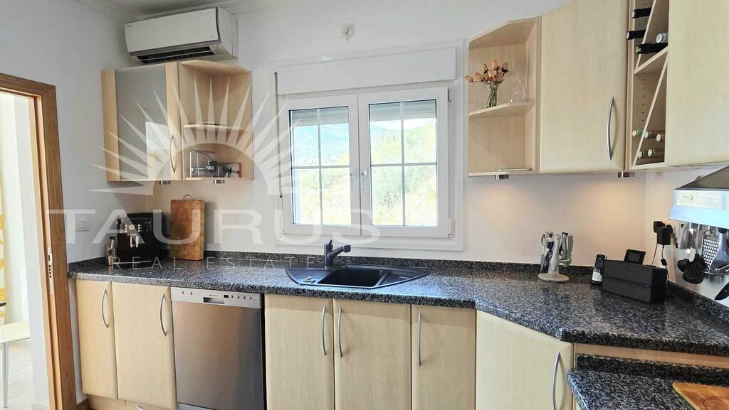 Villa for Sale in Árchez