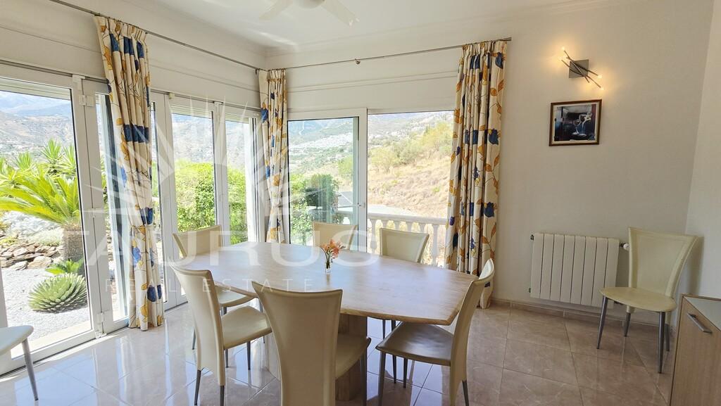 Villa for Sale in Árchez