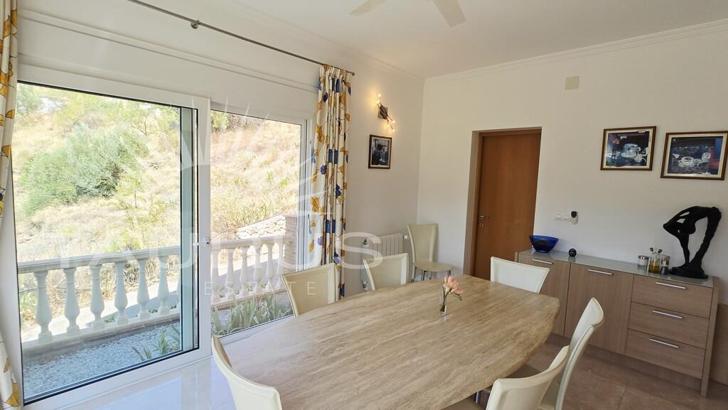 Villa for Sale in Árchez