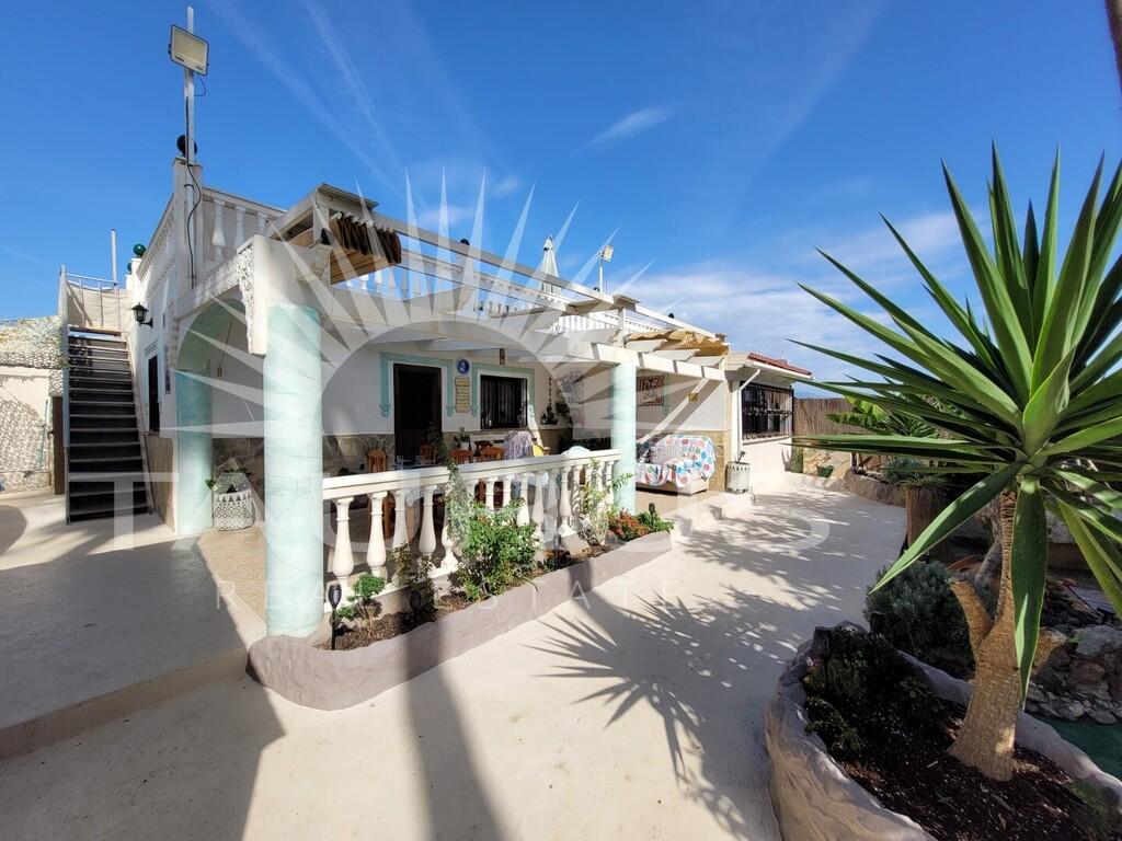 Villa en Venta en Almayate