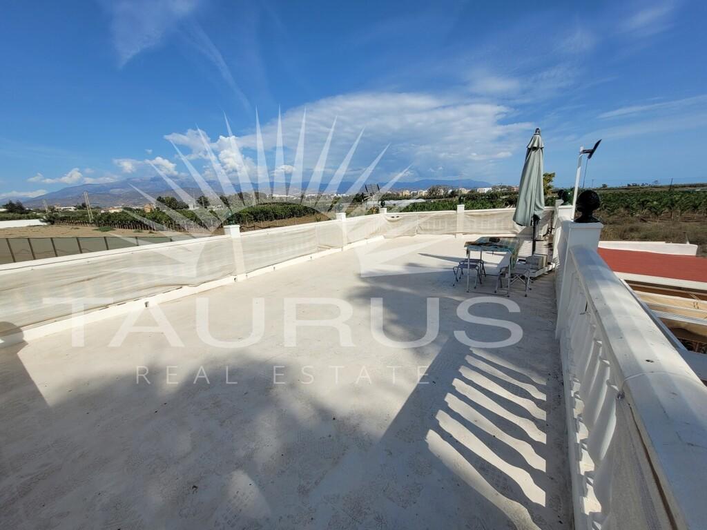 Villa en Venta en Almayate