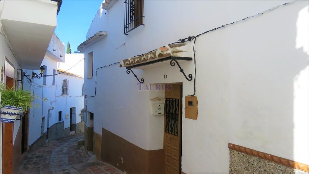House for Sale in Comares