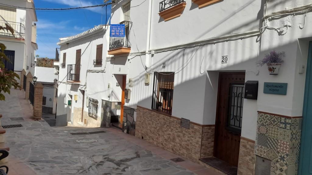 House for Sale in Sayalonga