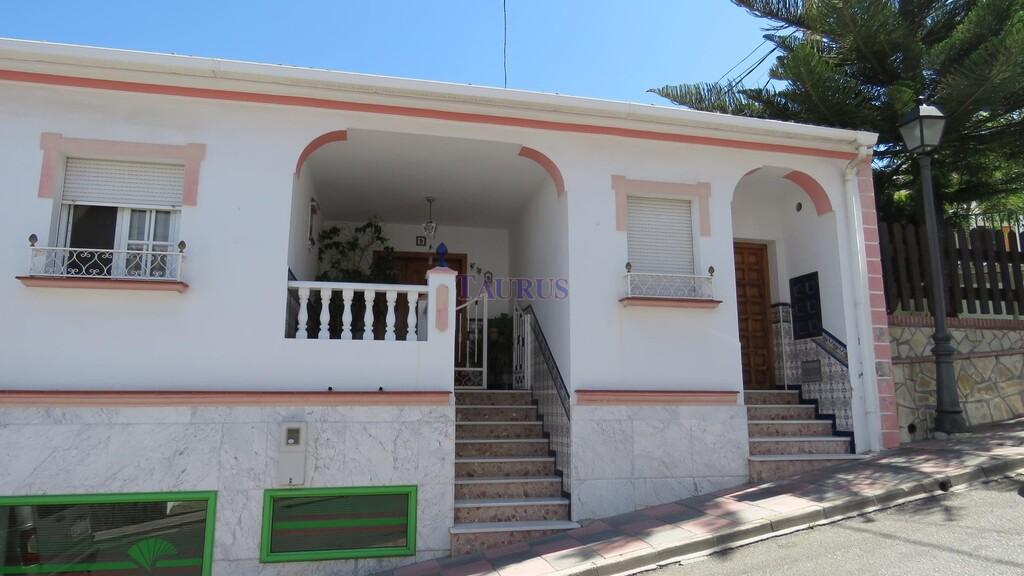 House for Sale in Canillas de Albaida