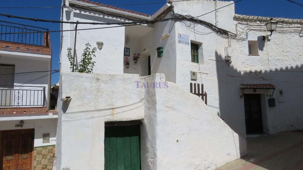 House for Sale in Salares
