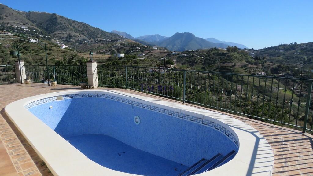 Country Property for Sale in Cómpeta