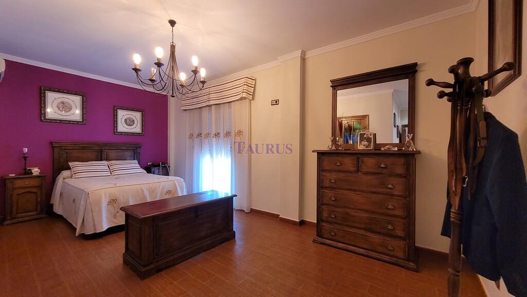 Villa for Sale in Sayalonga