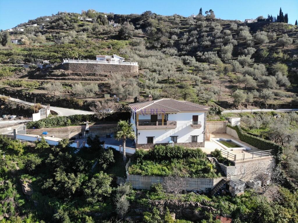 Villa for Sale in Sayalonga
