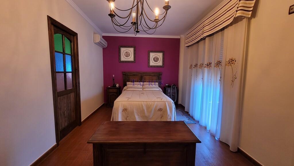 Villa for Sale in Sayalonga