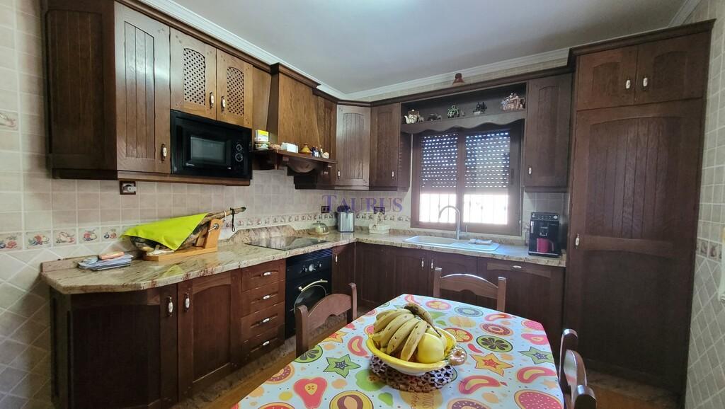 Villa for Sale in Sayalonga