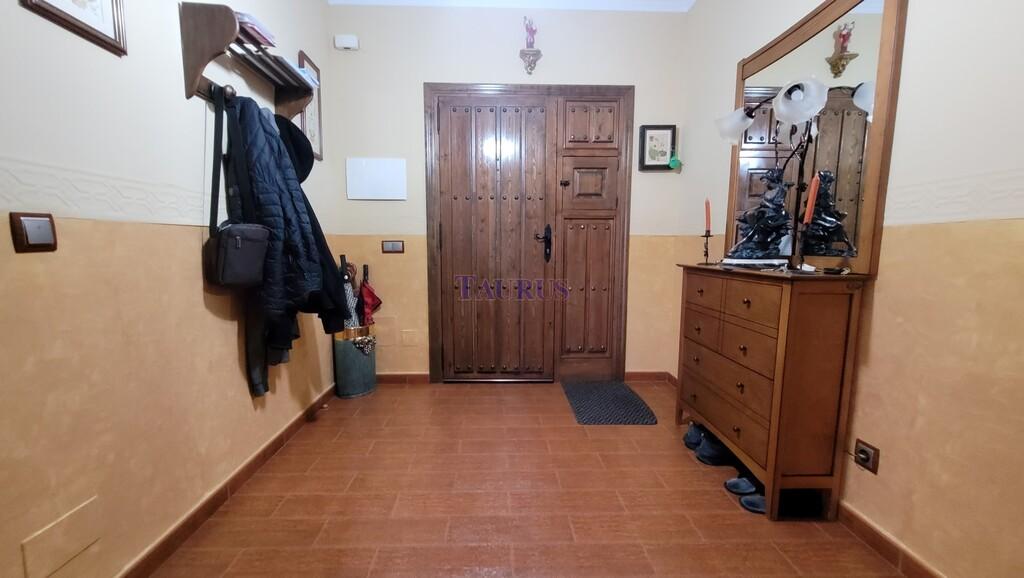 Villa for Sale in Sayalonga