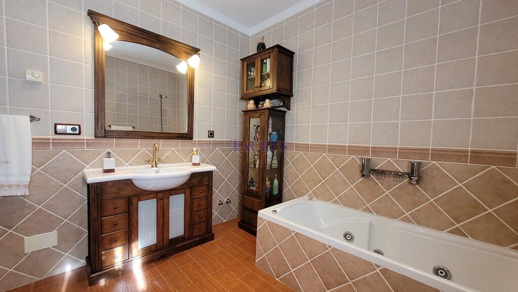 Villa for Sale in Sayalonga