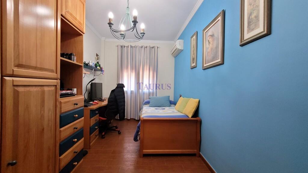 Villa for Sale in Sayalonga