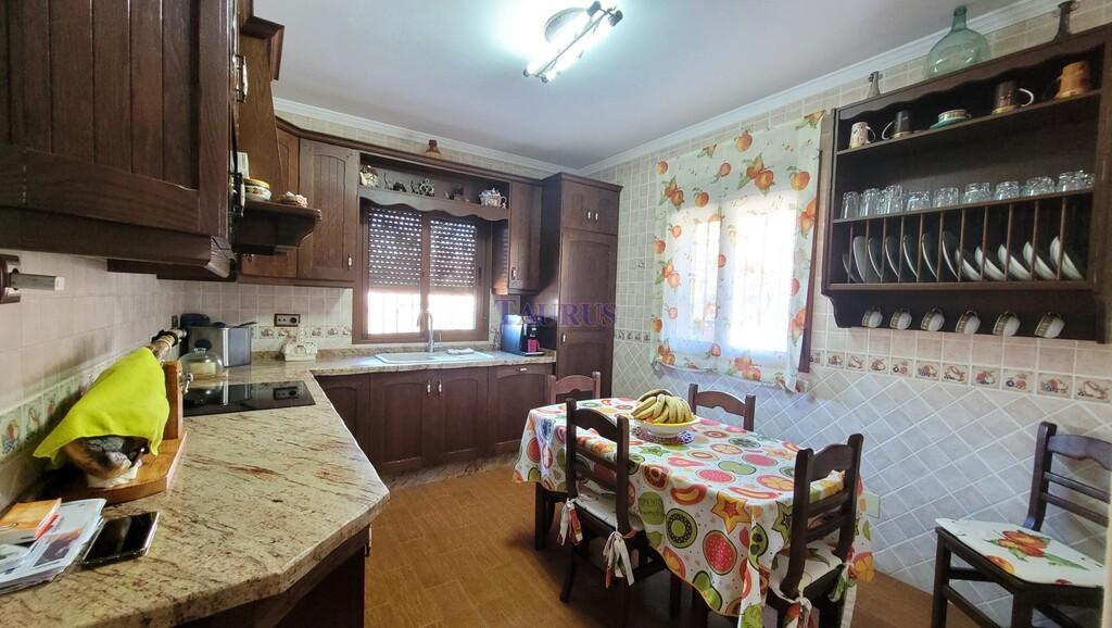 Villa for Sale in Sayalonga