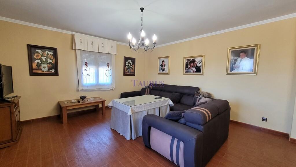 Villa for Sale in Sayalonga