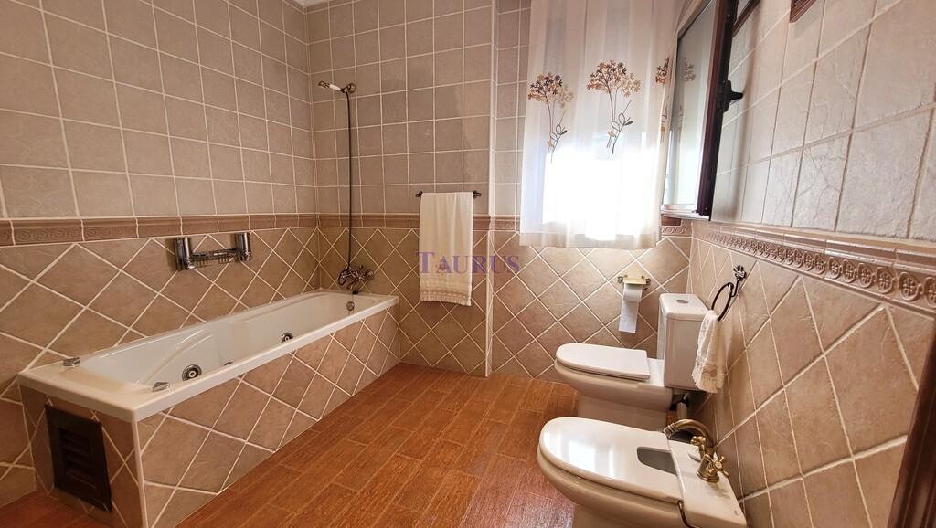 Villa for Sale in Sayalonga