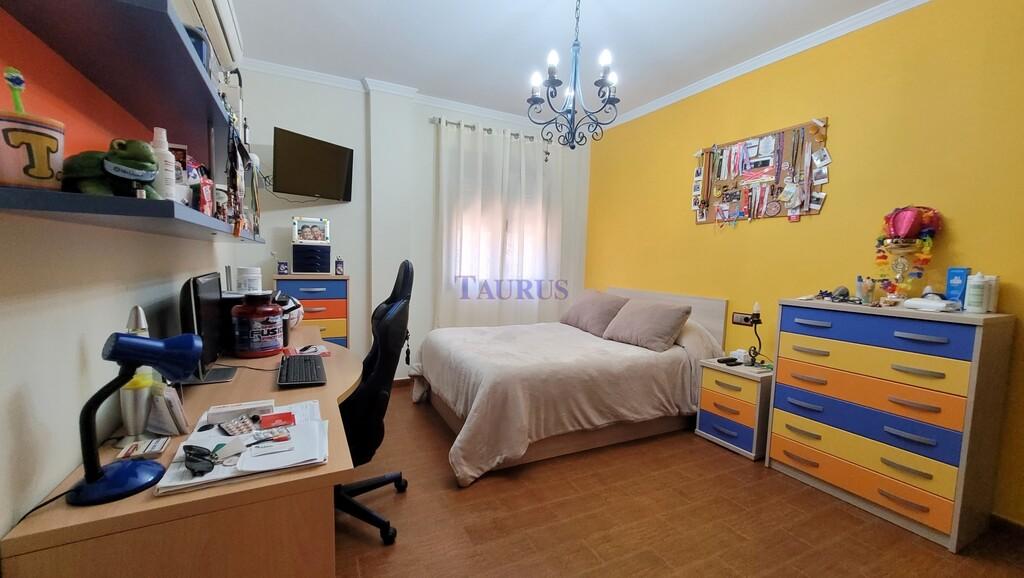 Villa for Sale in Sayalonga