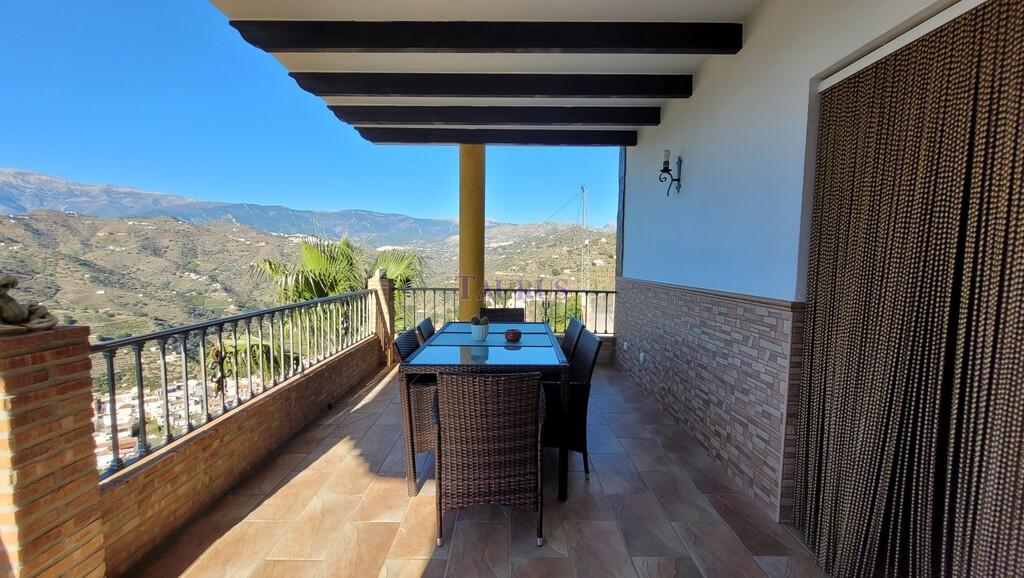 Villa for Sale in Sayalonga