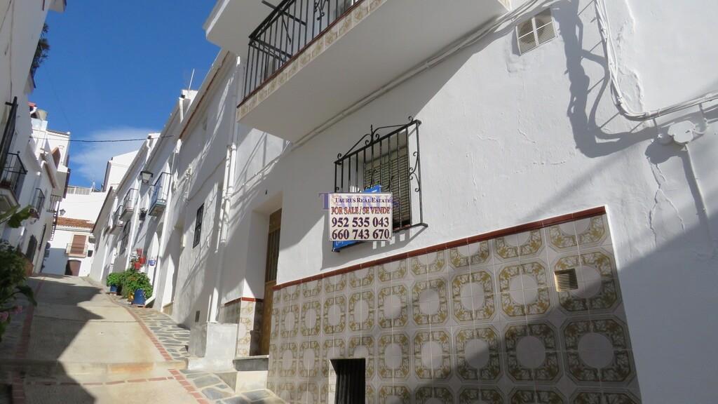 House for Sale in Canillas de Albaida